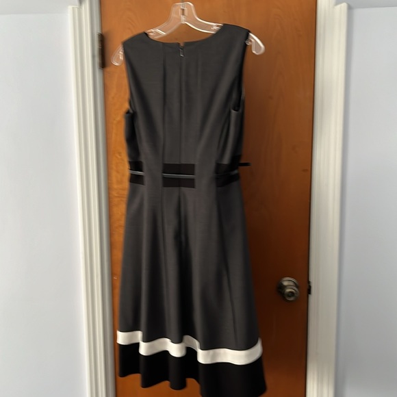 Calvin Klein Color Blocked Dress. Size 6 - Picture 2 of 8